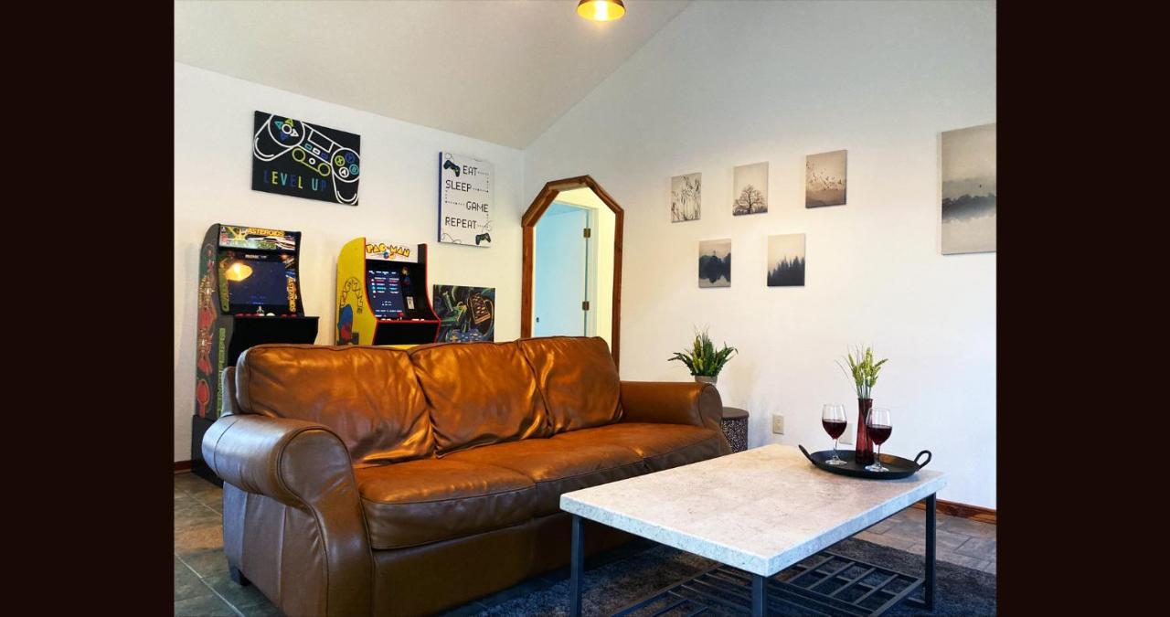 3Bd Cabin Family Fun Arcade Games Fire Pit 5 Min From Lake Fishing Hunting 布罗肯鲍 外观 照片